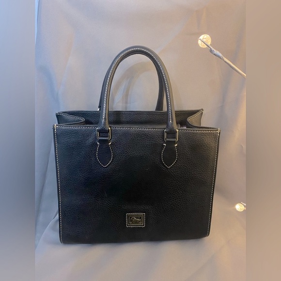 Dooney & Bourke Handbags - 👜FINAL DROP!! Dooney & Bourke pebble black Janine tote - excellent condition